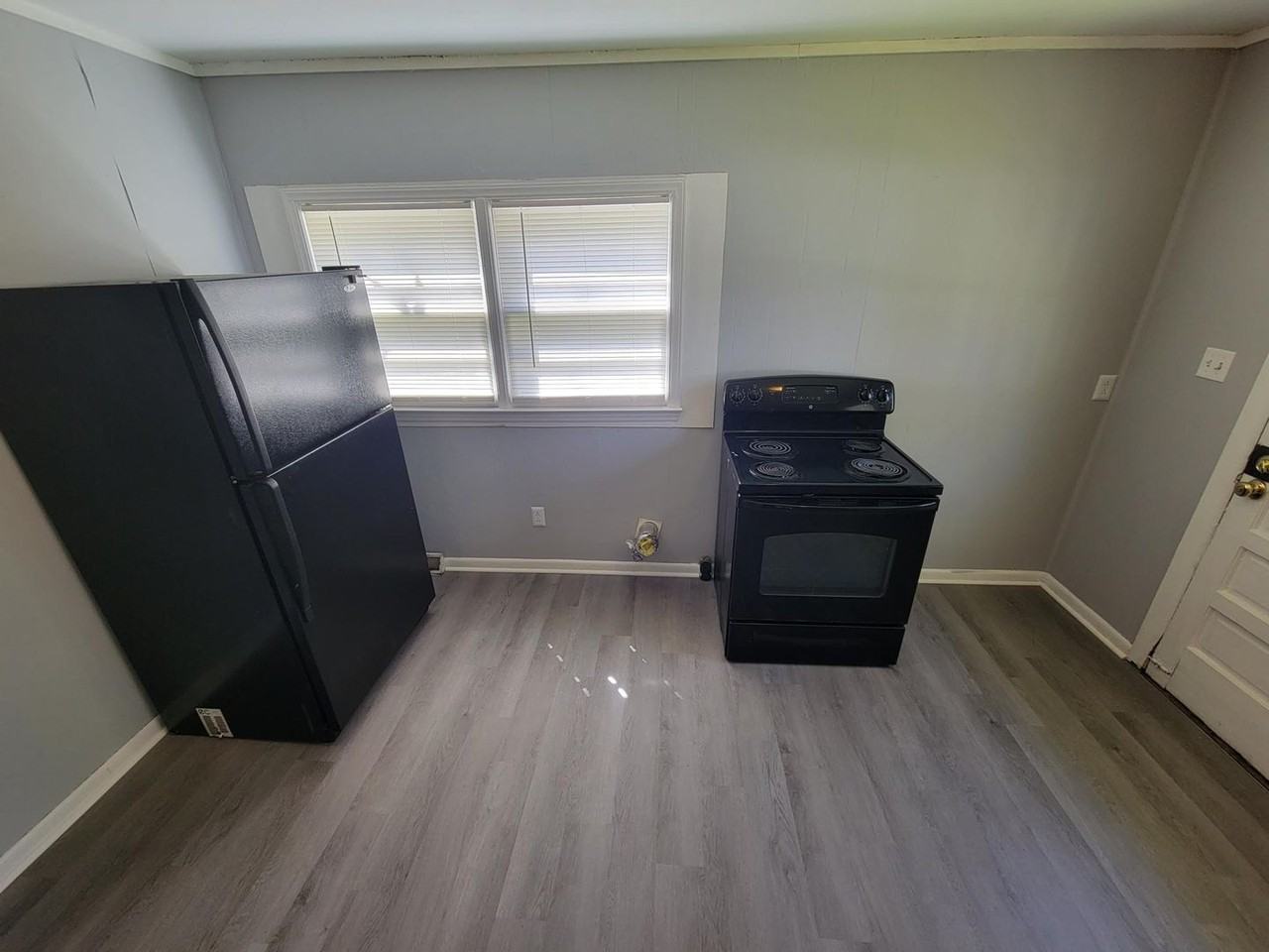 1016 Washington St #A - Photo 2 of 6