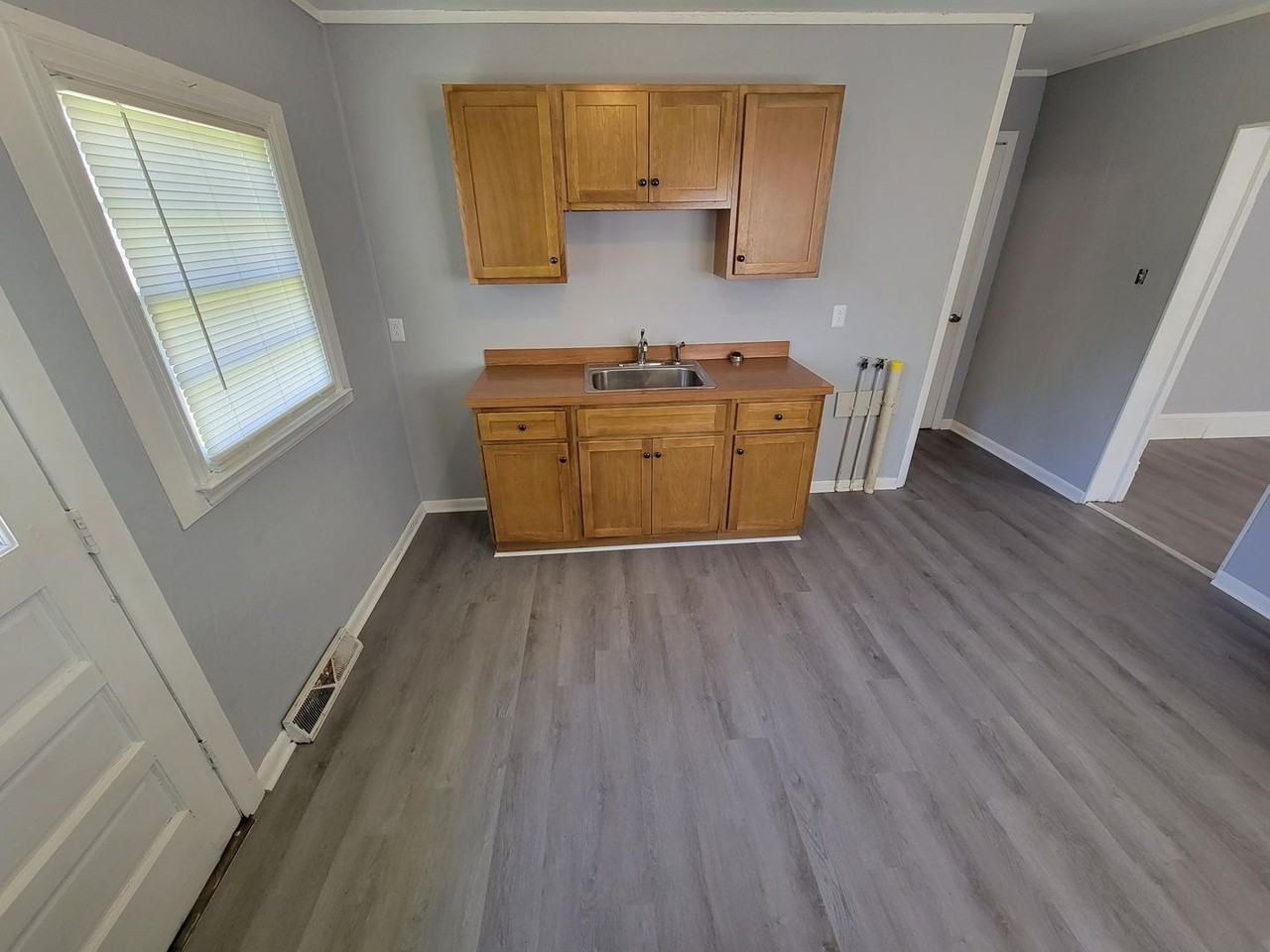 1016 Washington St #A - Photo 3 of 6