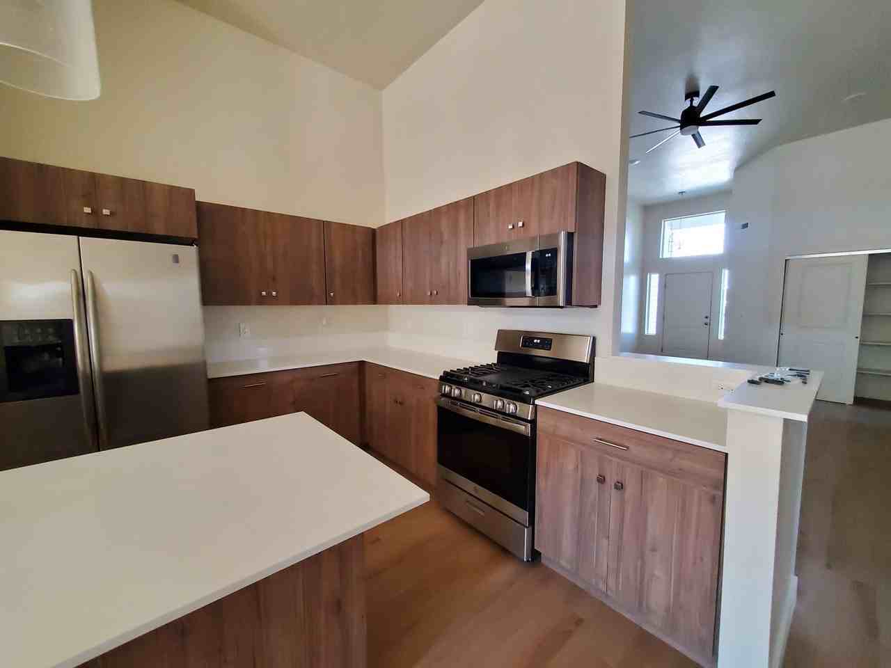 923 S 25 W - Photo 4 of 9