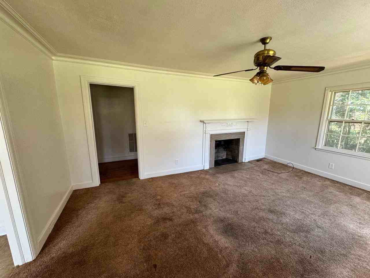 906 Mark Dr - Photo 2 of 26