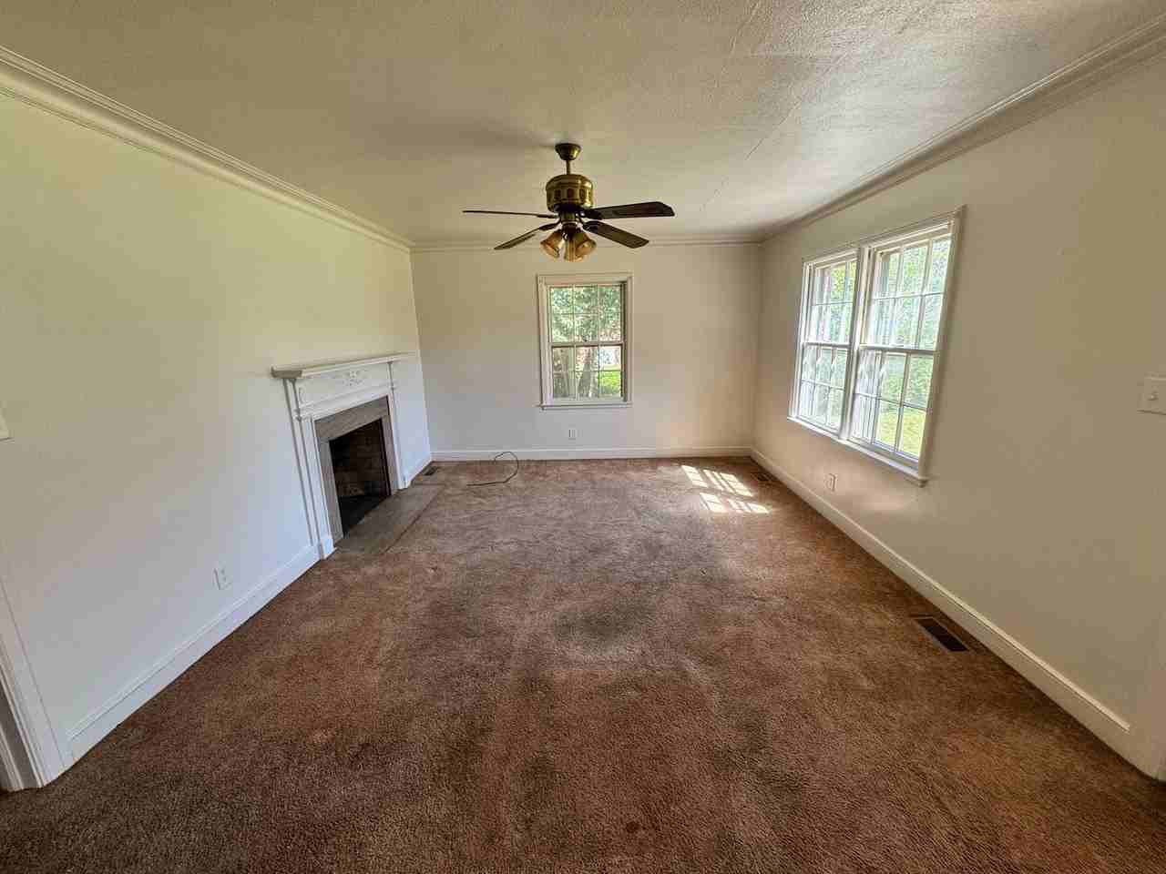 906 Mark Dr - Photo 3 of 26