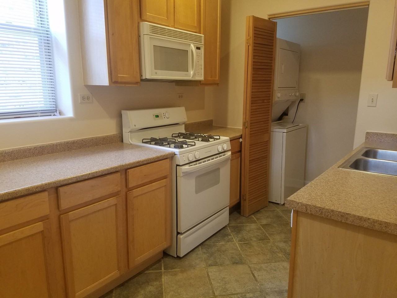 7306 S Yates Blvd - Photo 3 of 17