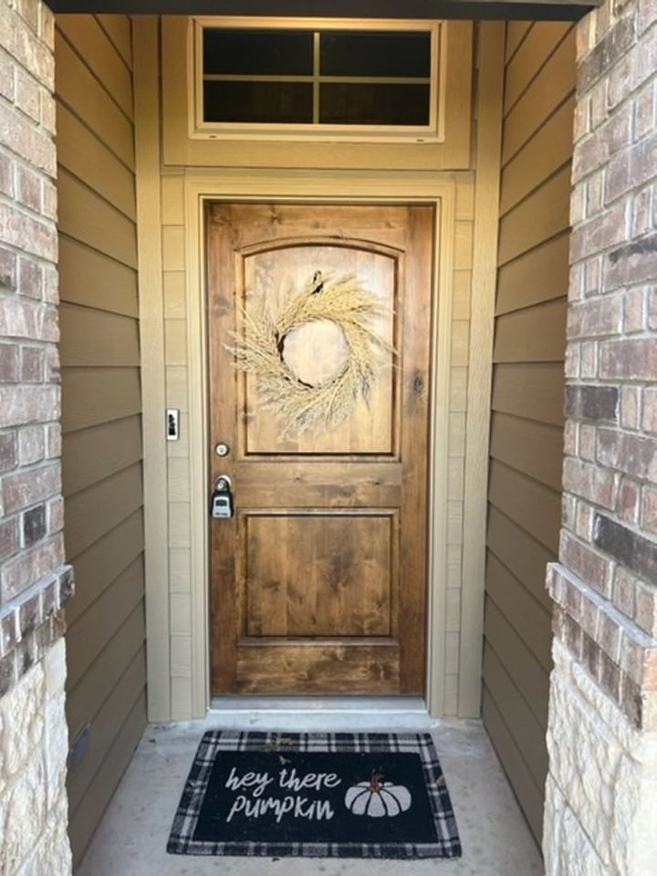 1315 Spring Row St - Photo 2 of 18