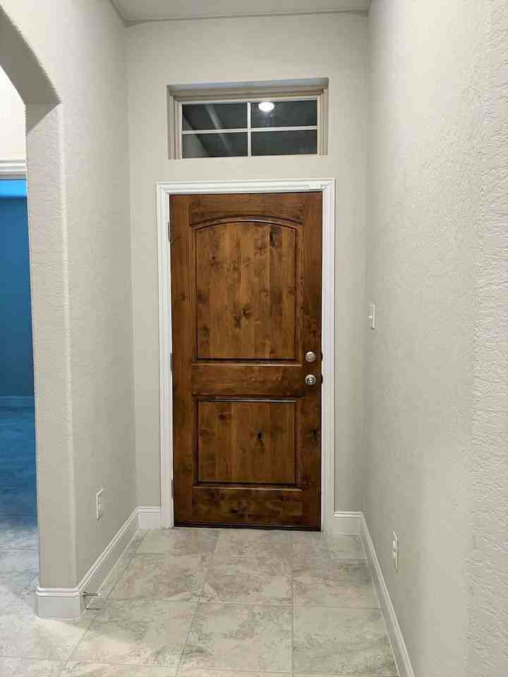 1315 Spring Row St - Photo 3 of 18