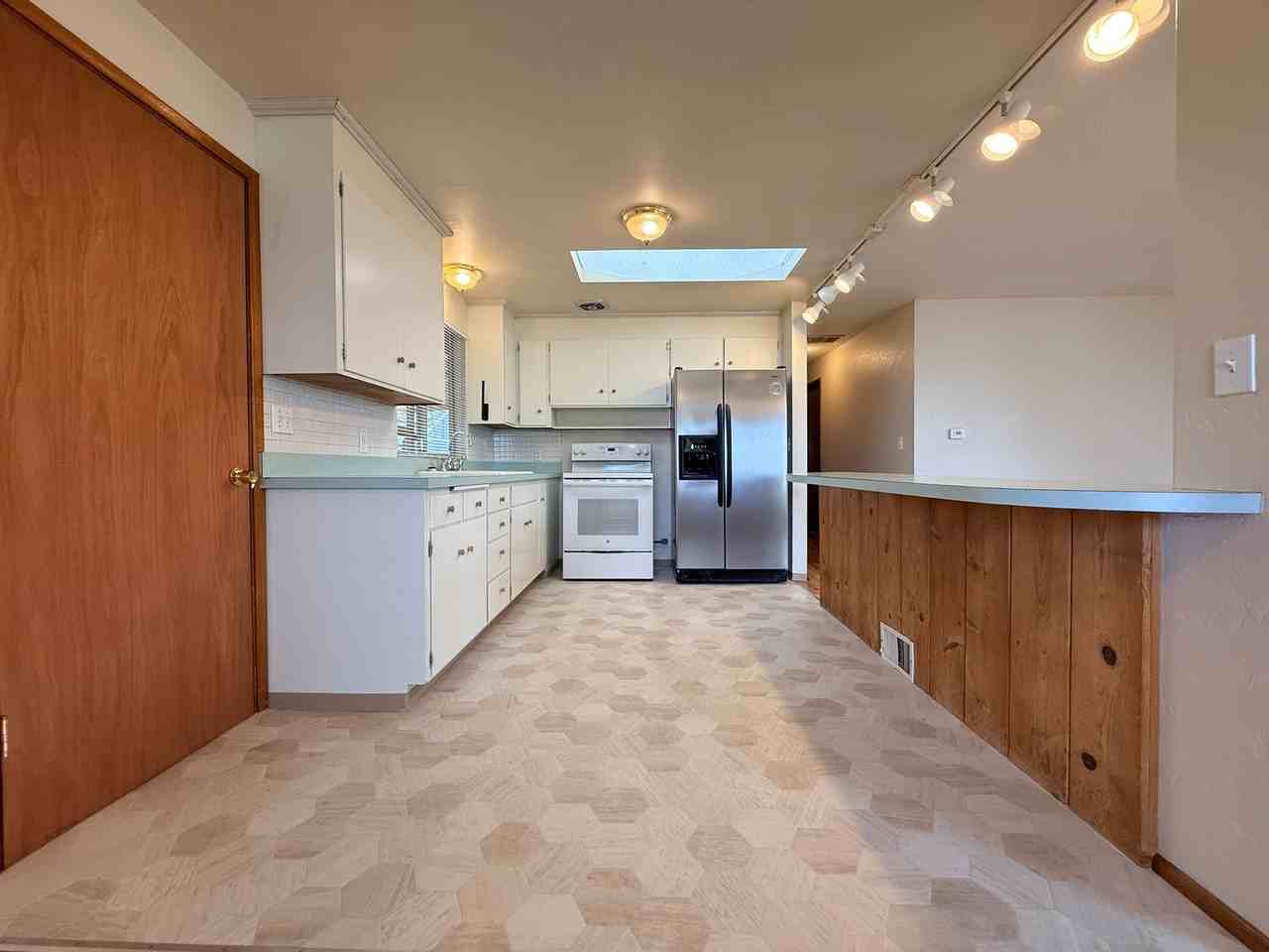 5310 N 44th St - Photo 3 of 12