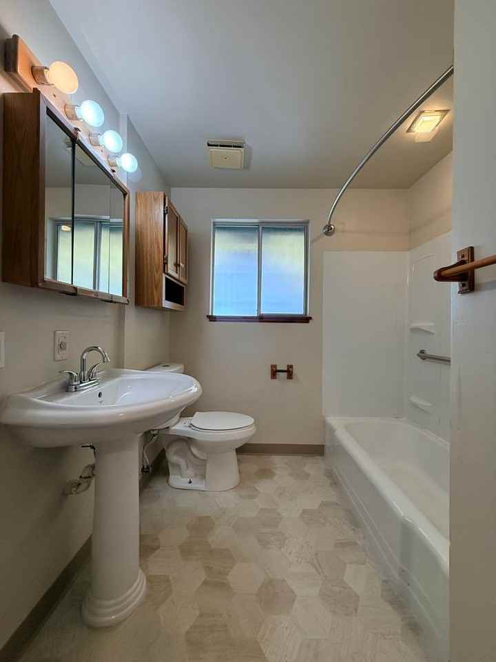 5310 N 44th St - Photo 5 of 12