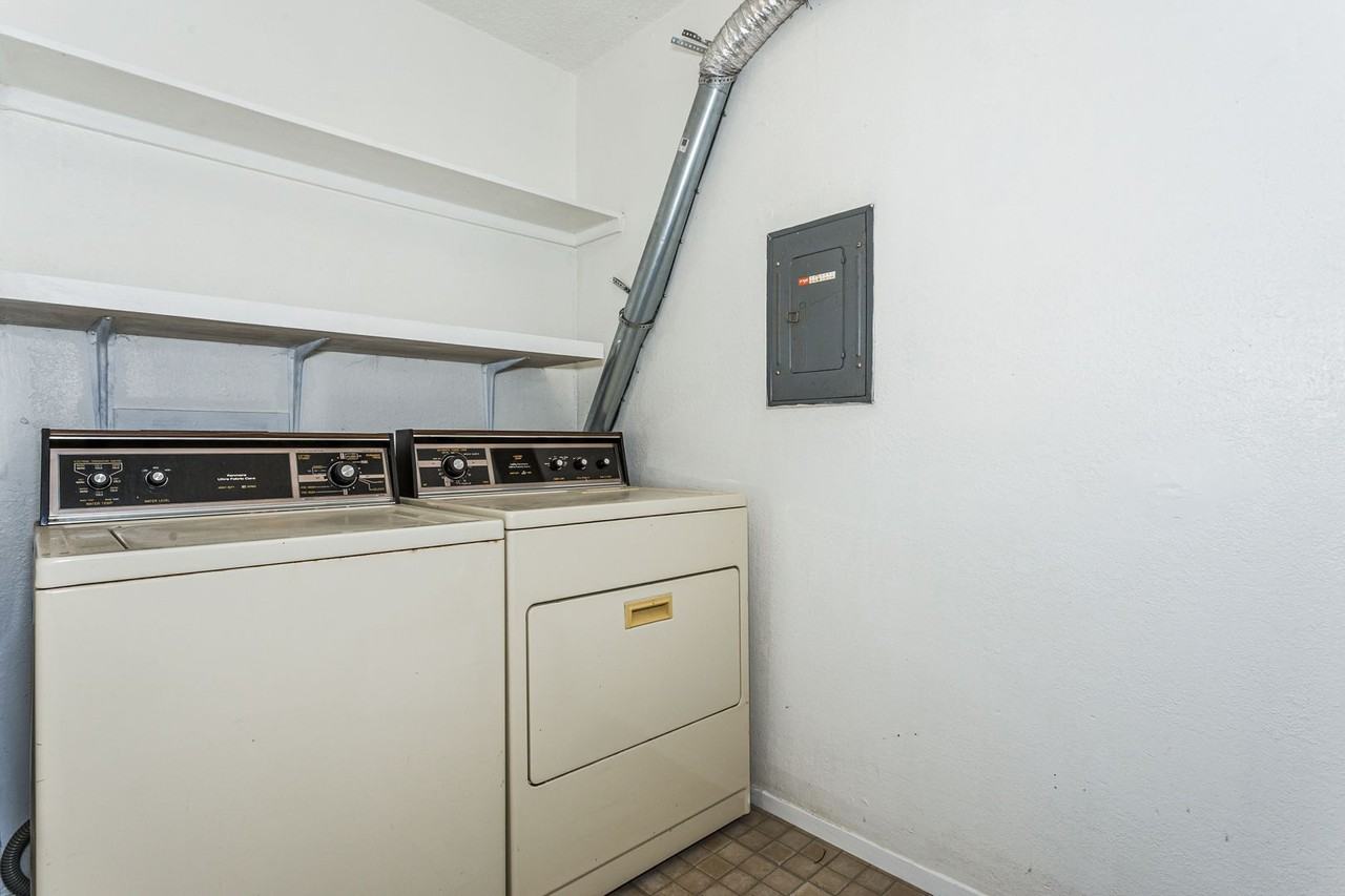 3012 E 1st St N #2 - Photo 3 of 11