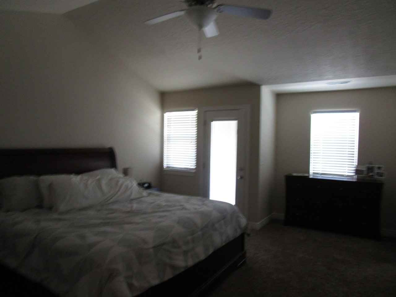 526 S 285 E - Photo 4 of 11