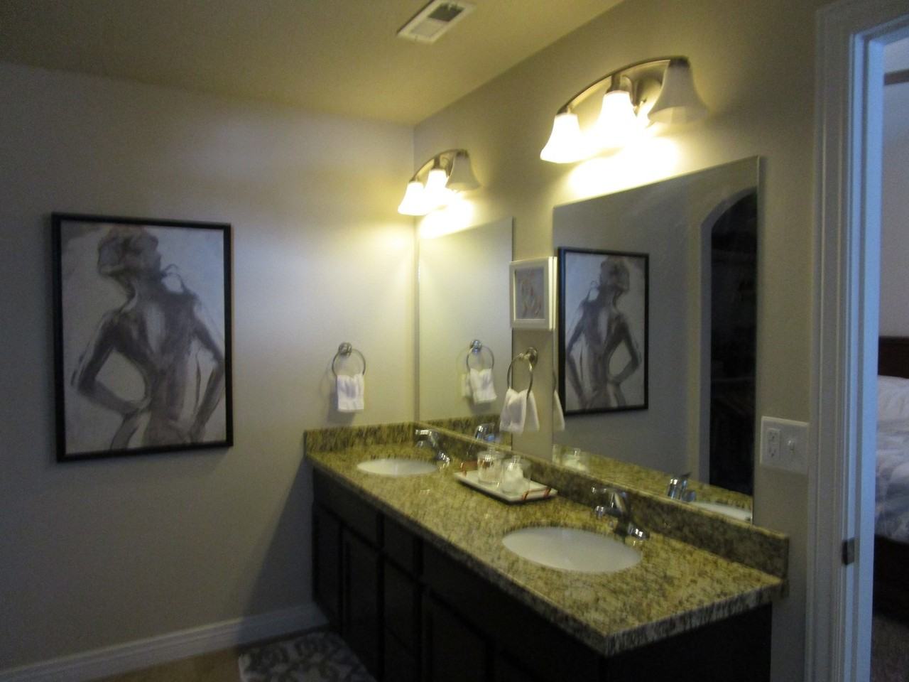 526 S 285 E - Photo 6 of 11