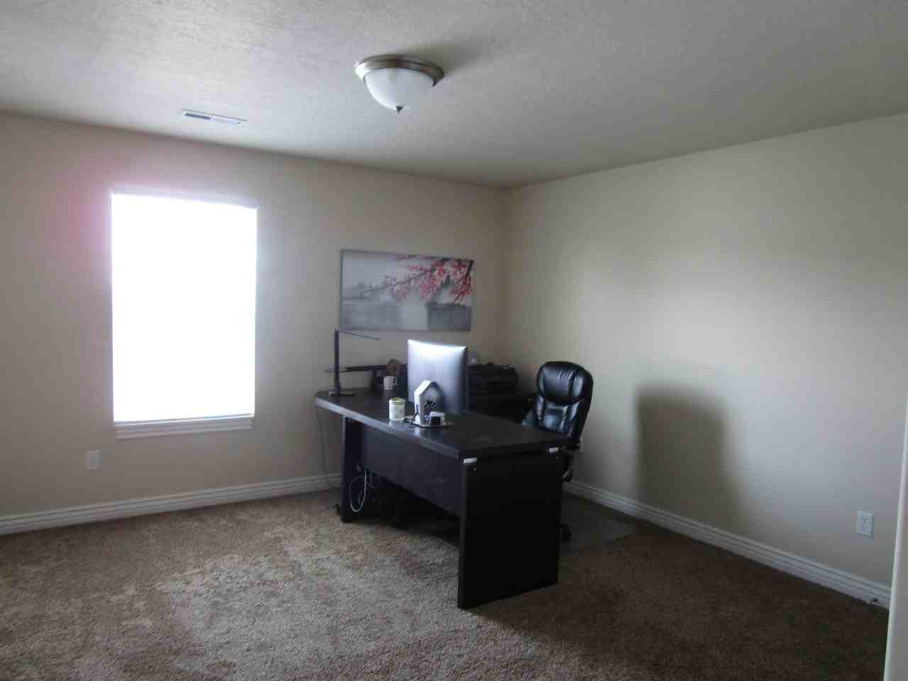 526 S 285 E - Photo 7 of 11