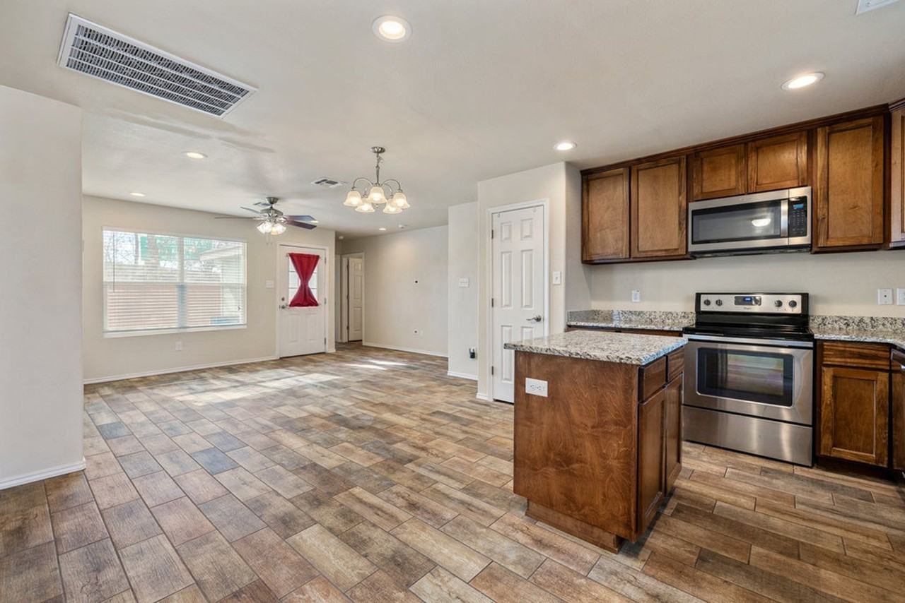342 Ferris Ave - Photo 2 of 18