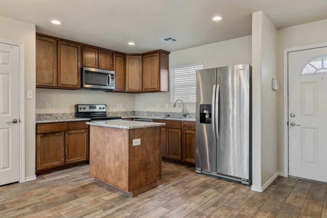 342 Ferris Ave - Photo 3 of 18