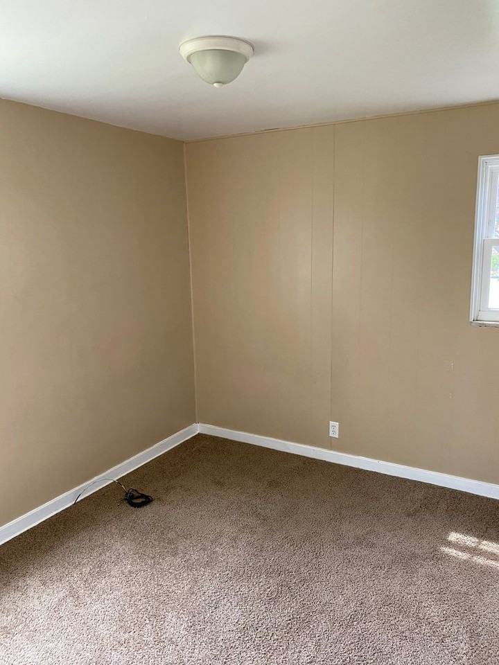 400 Idlewood Rd - Photo 6 of 7