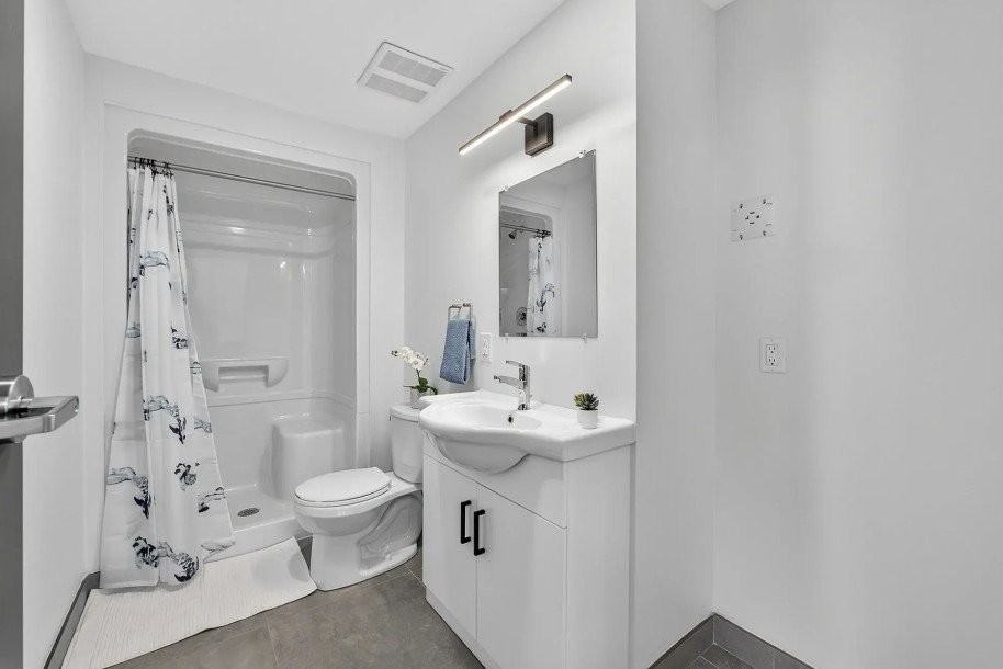 308 King St N - Photo 4 of 5