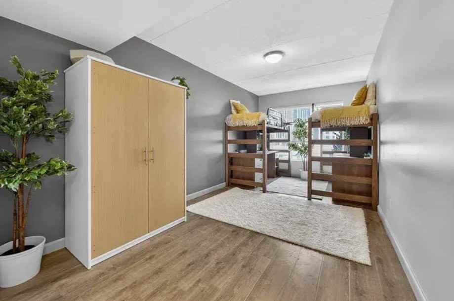 254 Phillip St - Photo 6 of 8