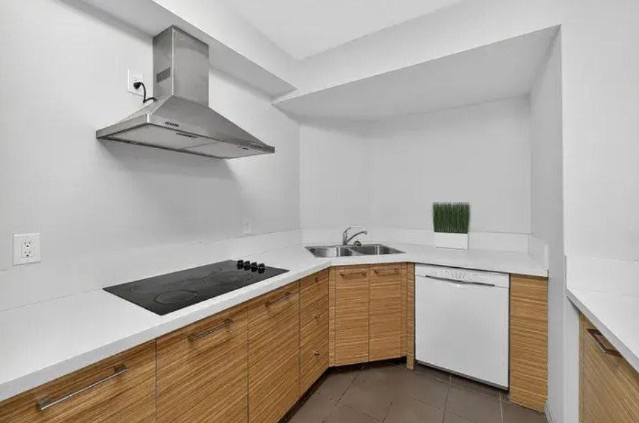 315 King St N - Photo 4 of 9