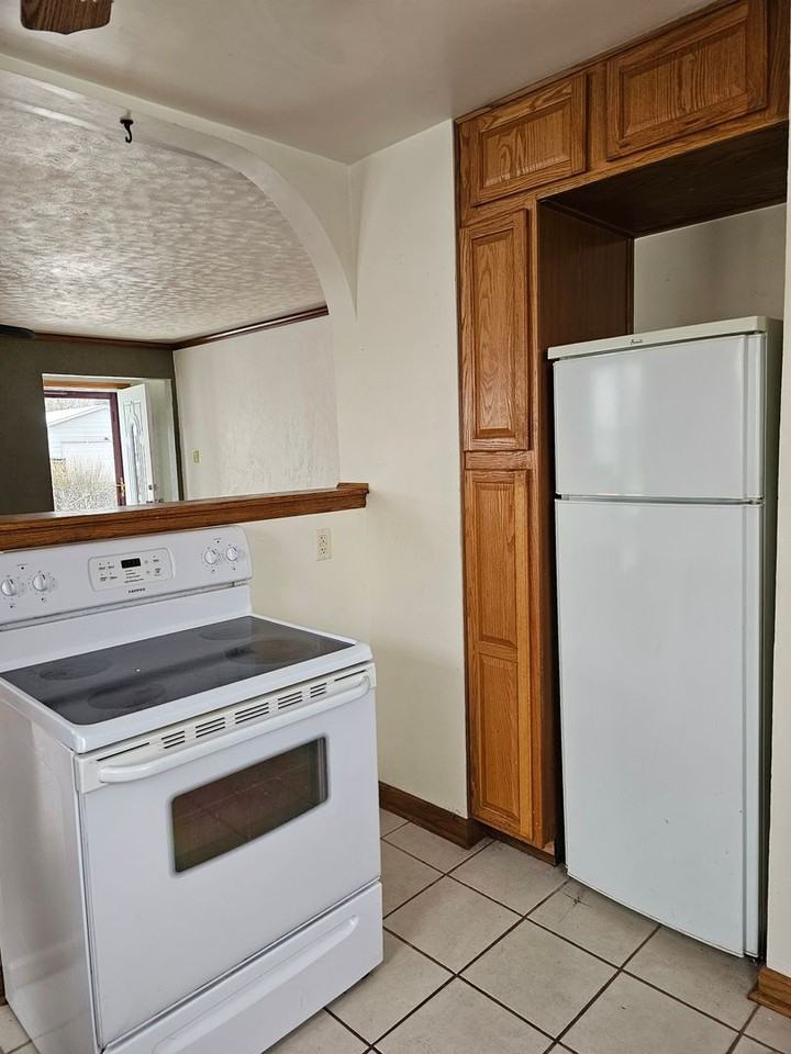 915 W 28th St - Photo 4 of 18