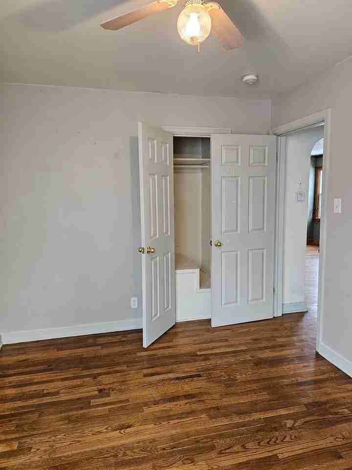 915 W 28th St - Photo 5 of 18