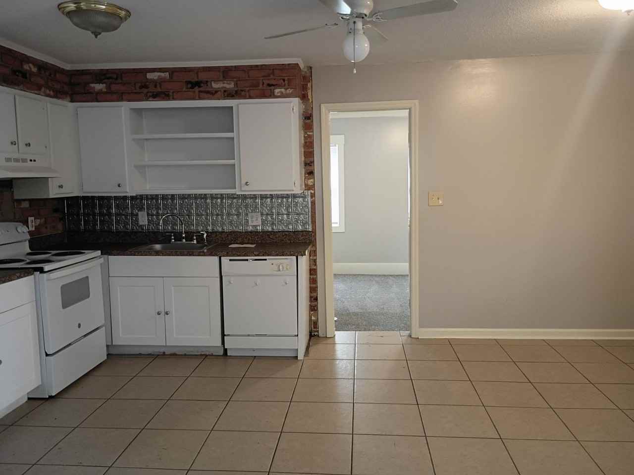 2428 Bon Air Dr - Photo 5 of 20