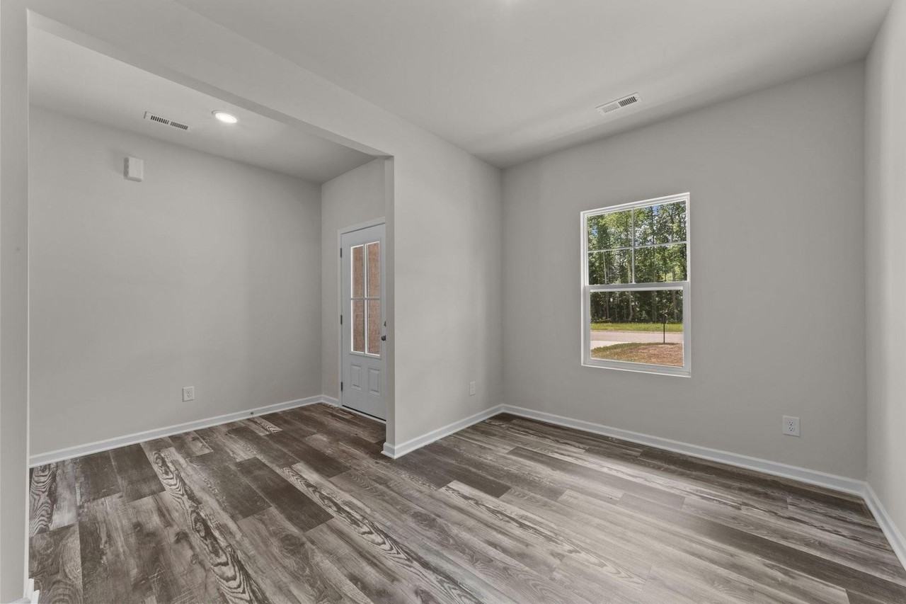 1210 S Claiborne Rd - Photo 3 of 8