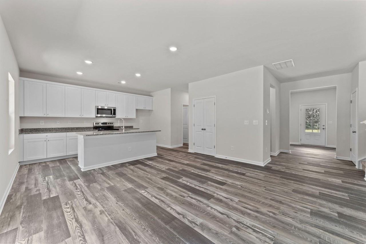 1210 S Claiborne Rd - Photo 5 of 8