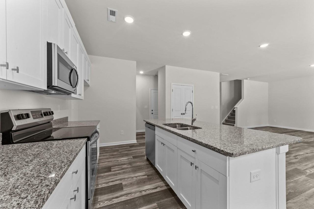 1210 S Claiborne Rd - Photo 7 of 8