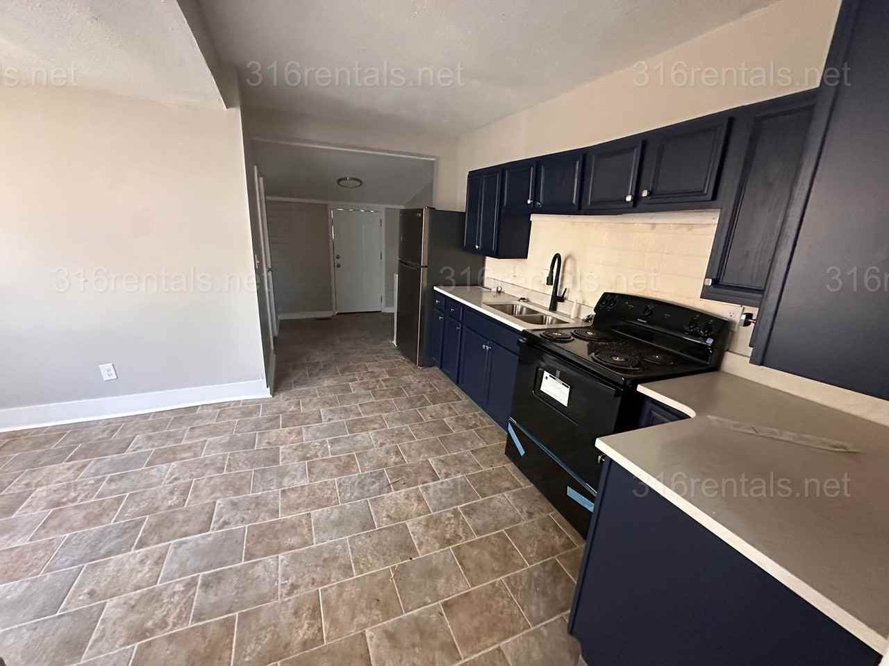 1526 S Water St - Photo 3 of 15