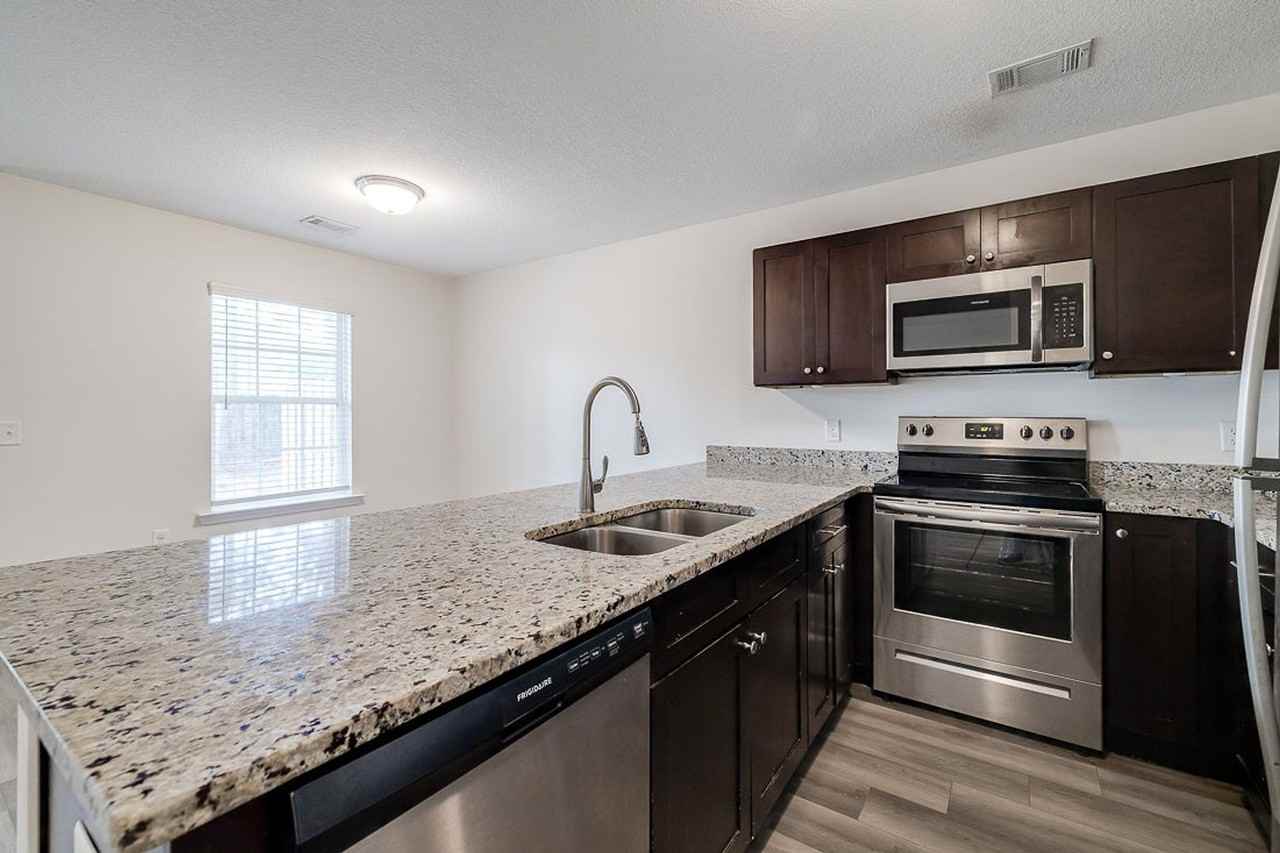 174 Barfield Way - Photo 2 of 24