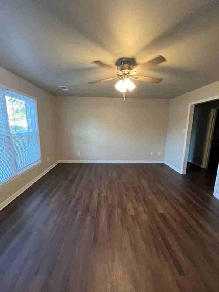 106 E Edgewood Dr - Photo 2 of 12