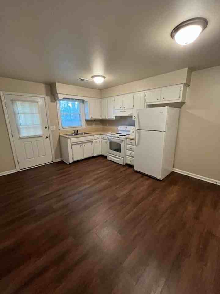 106 E Edgewood Dr - Photo 4 of 12