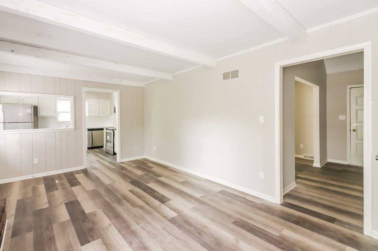 408 Ne Noeleen Ln - Photo 3 of 21