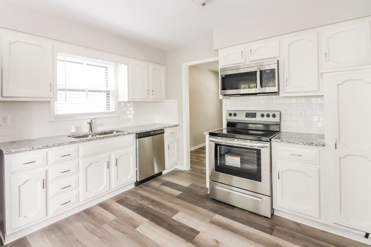 408 Ne Noeleen Ln - Photo 4 of 21