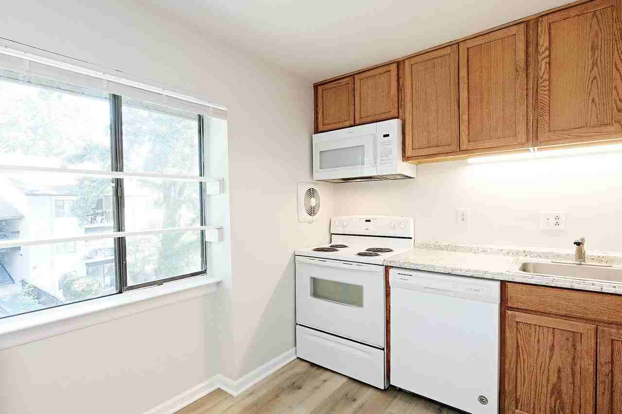 10 Spring Ct - Photo 4 of 12