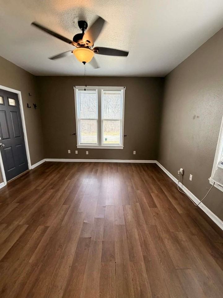 408 E 41st St - Photo 3 of 13