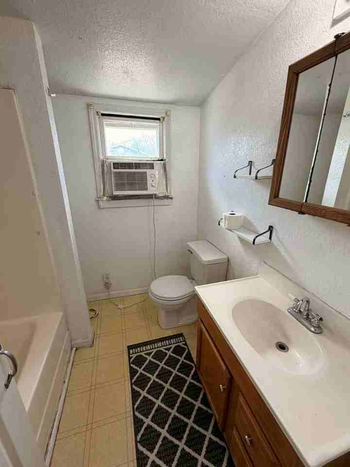 408 E 41st St - Photo 5 of 13