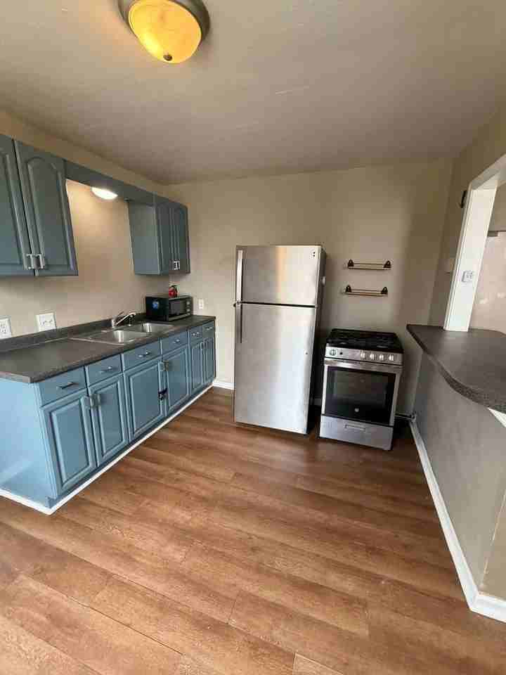 408 E 41st St - Photo 6 of 13