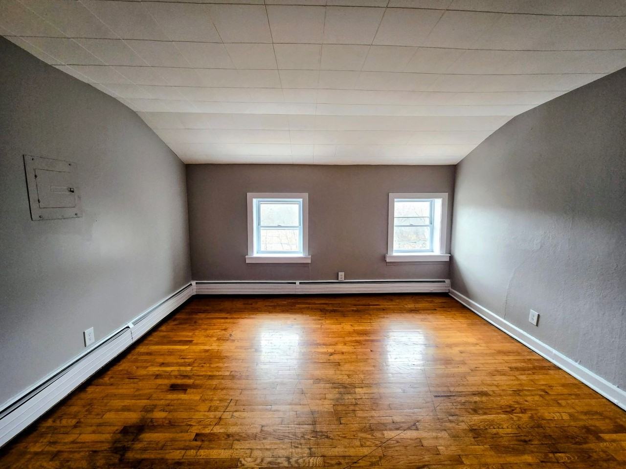 419 Front St - Photo 2 of 15