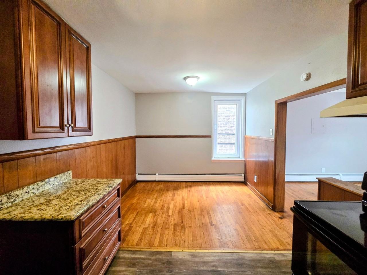 419 Front St - Photo 5 of 15