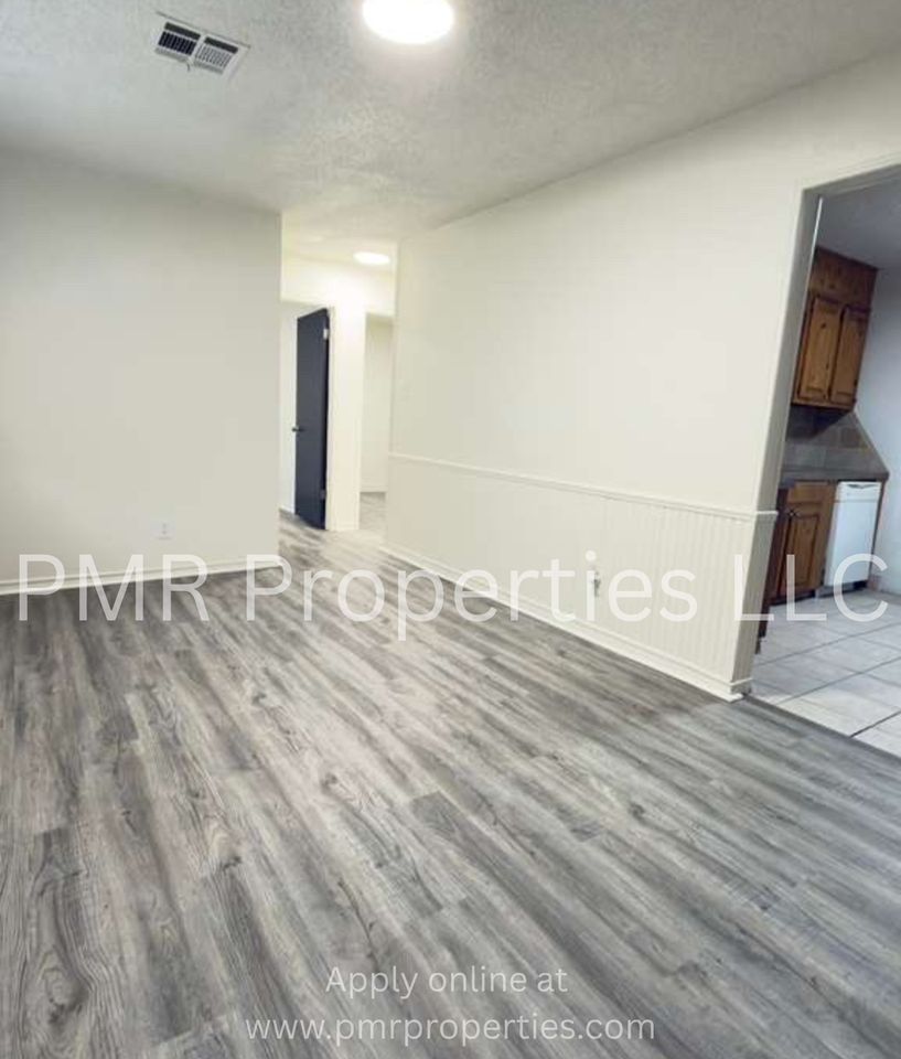 2128 Nw Pollard Ave - Photo 3 of 11