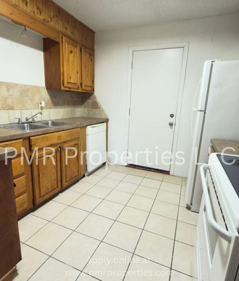 2128 Nw Pollard Ave - Photo 4 of 11