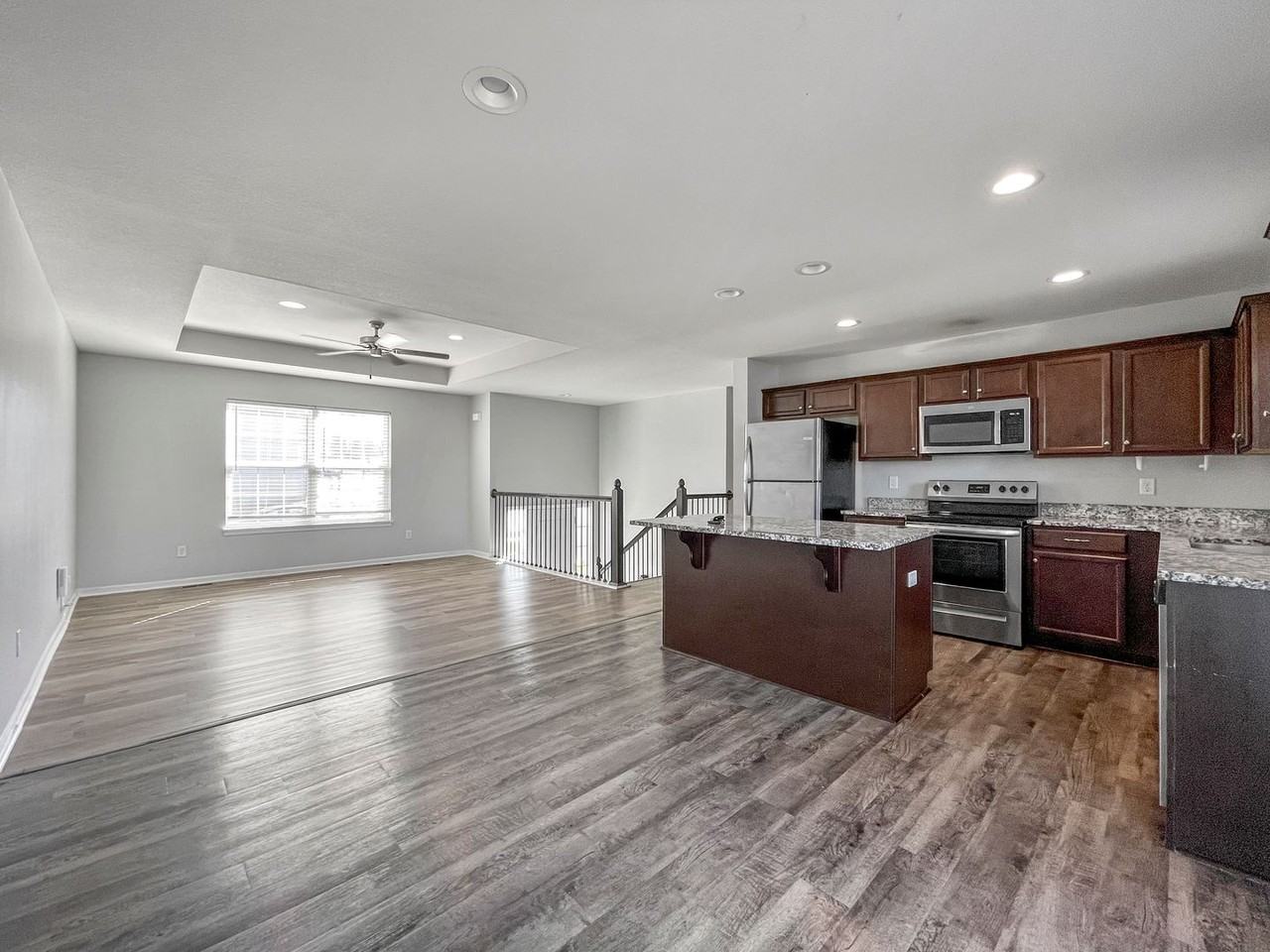 208 Ramblewood Dr - Photo 2 of 7