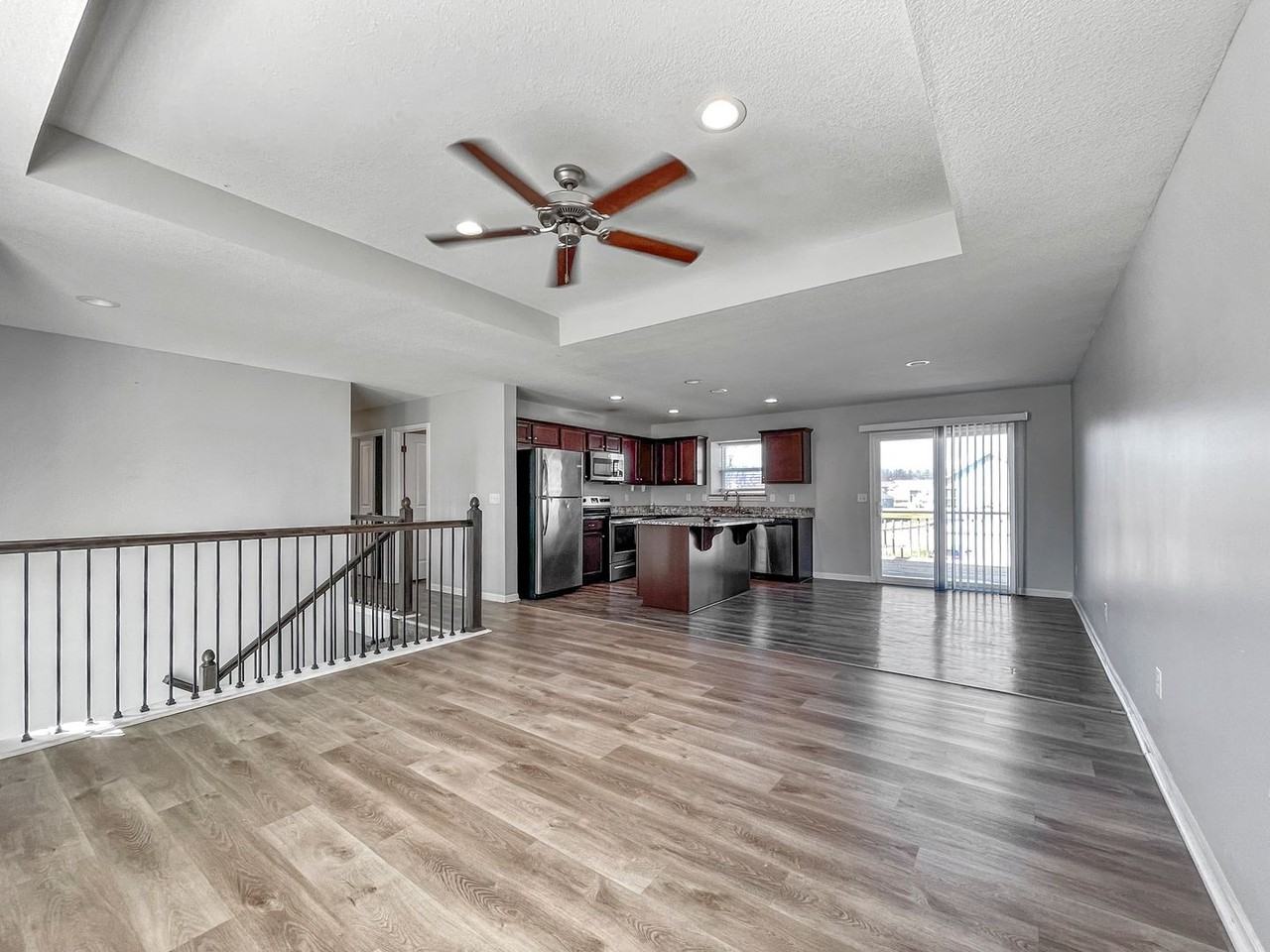 208 Ramblewood Dr - Photo 4 of 7