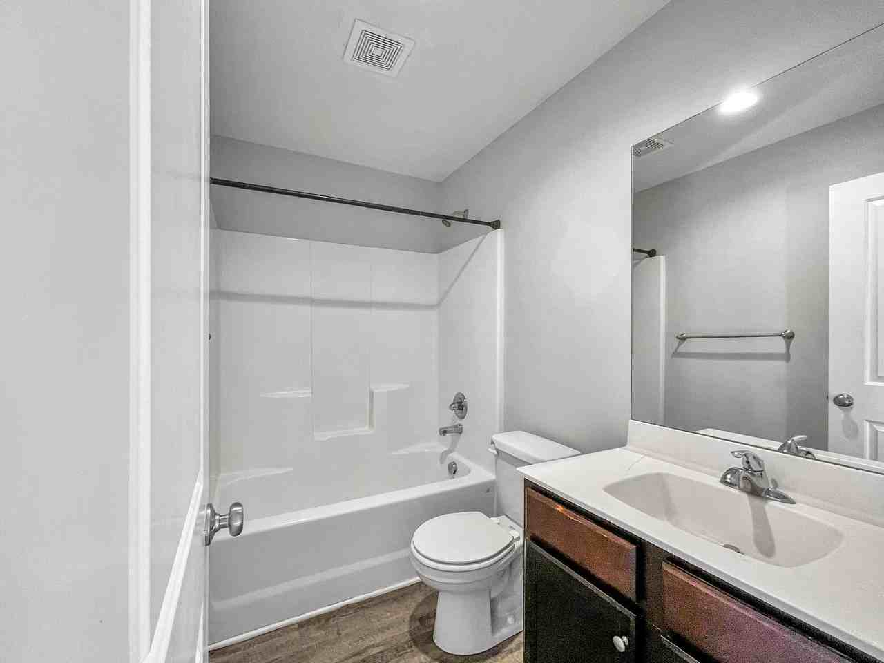 208 Ramblewood Dr - Photo 5 of 7