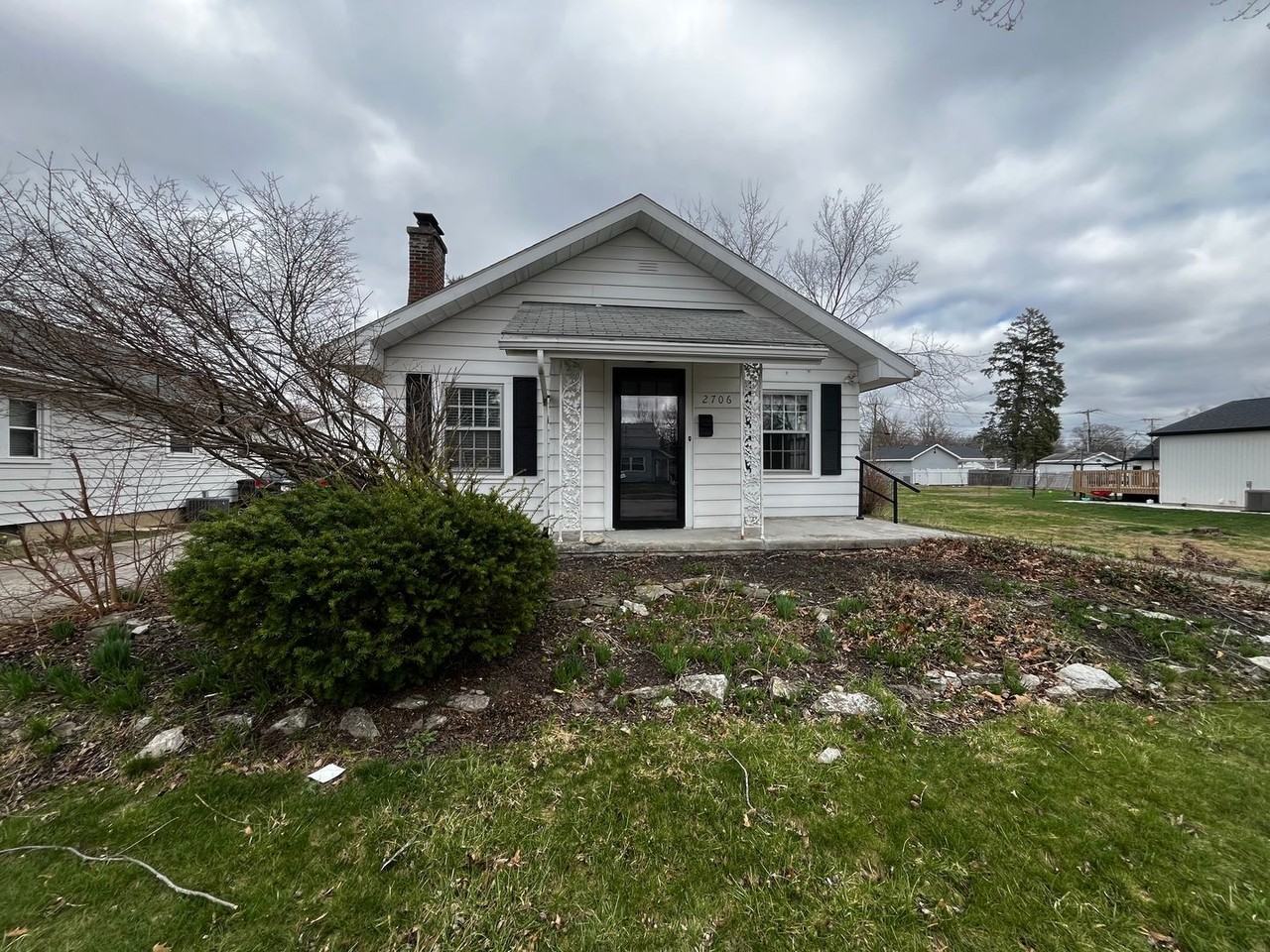 2706 Waynewood Dr - Photo 2 of 33