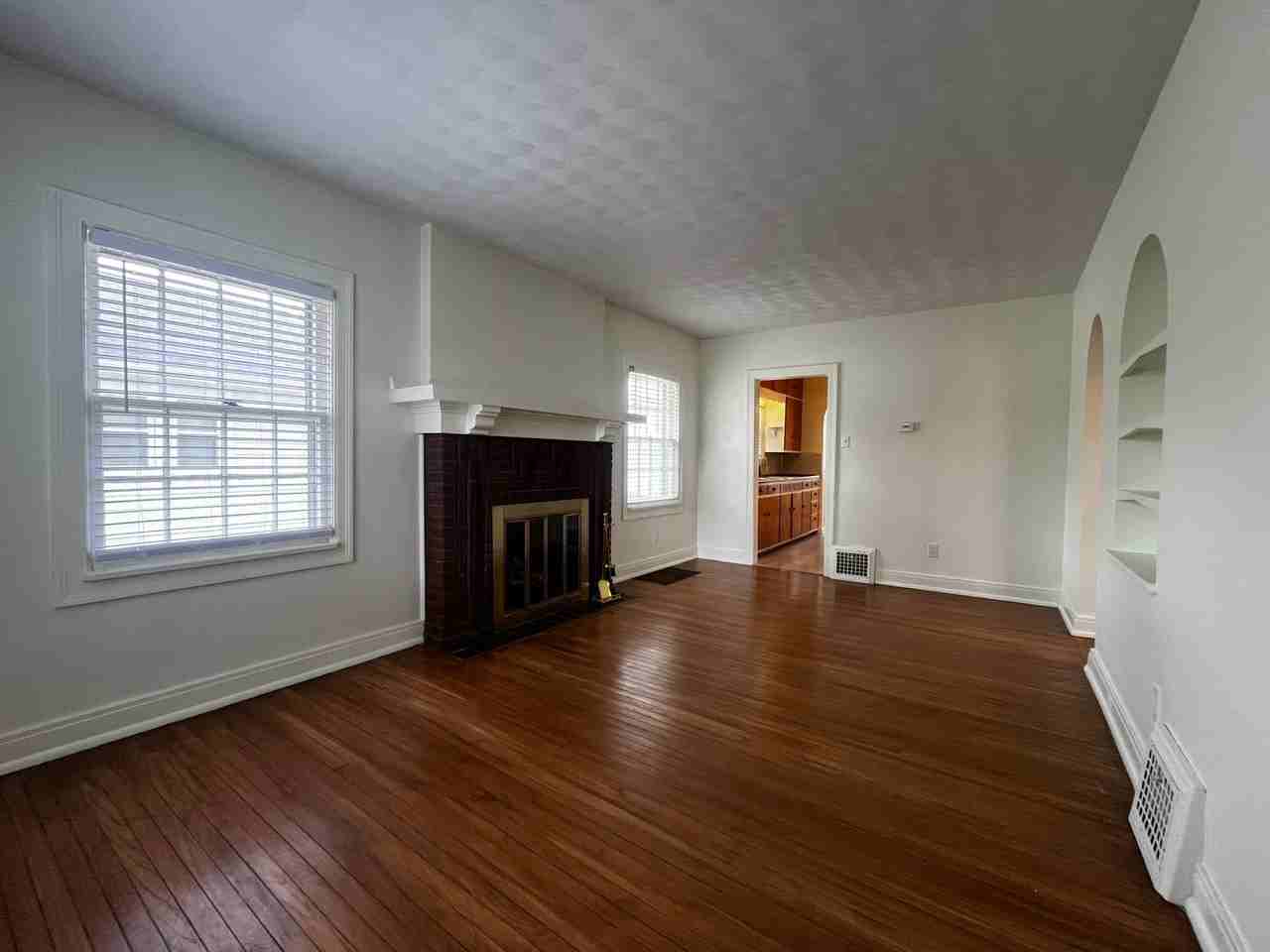 2706 Waynewood Dr - Photo 4 of 33