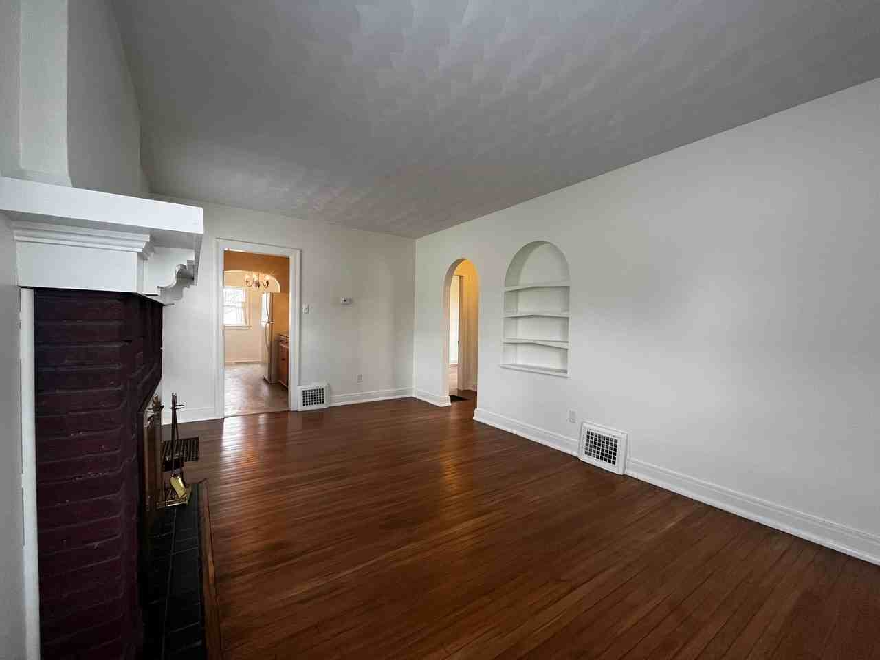 2706 Waynewood Dr - Photo 5 of 33