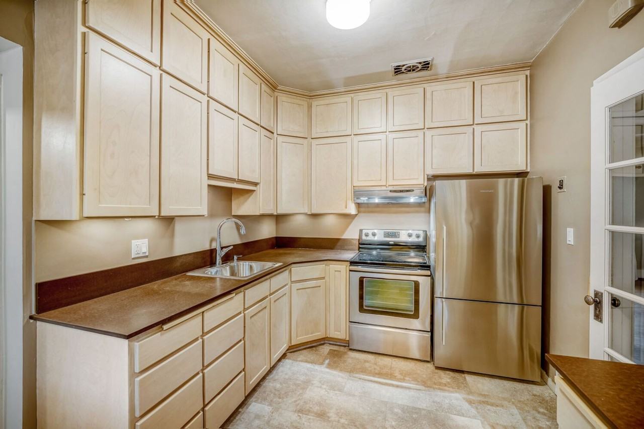 1952 26th Ave E - Photo 5 of 27