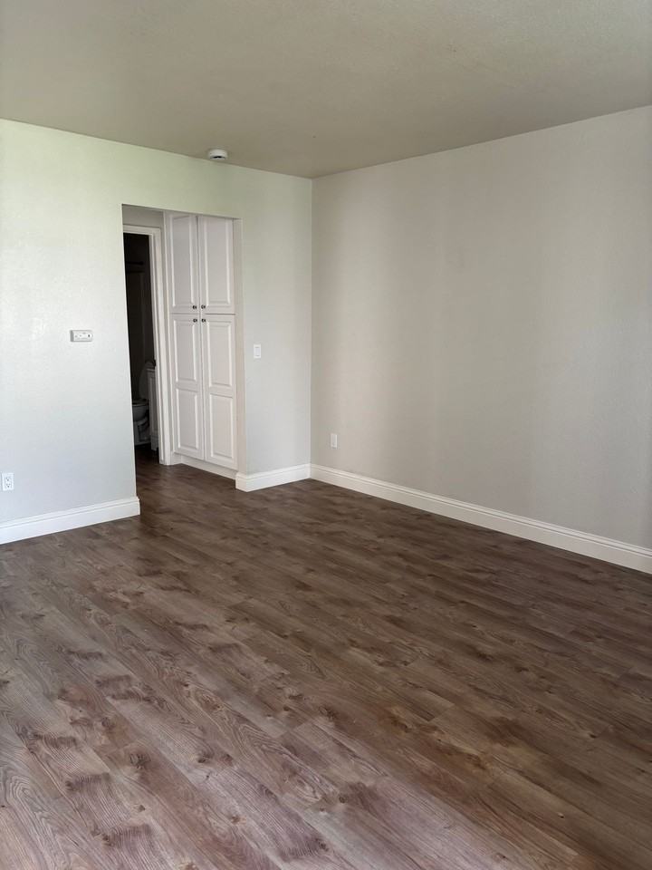 404 W. Cross St. - Photo 2 of 5