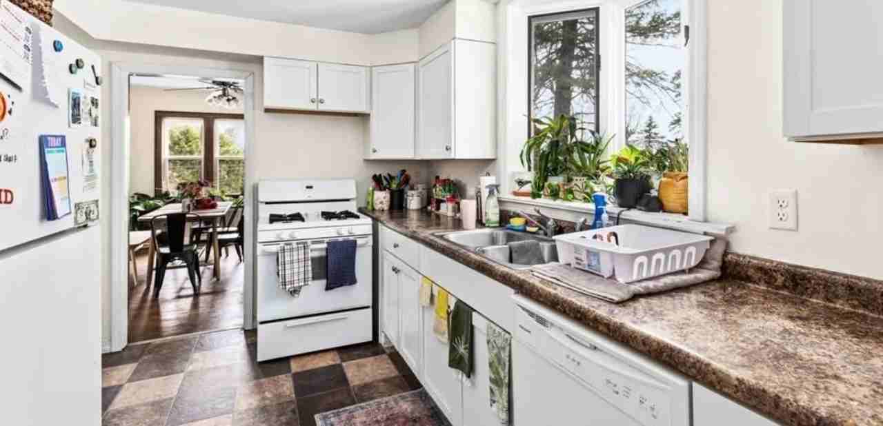 1325 N 19th Ave E - Photo 2 of 7