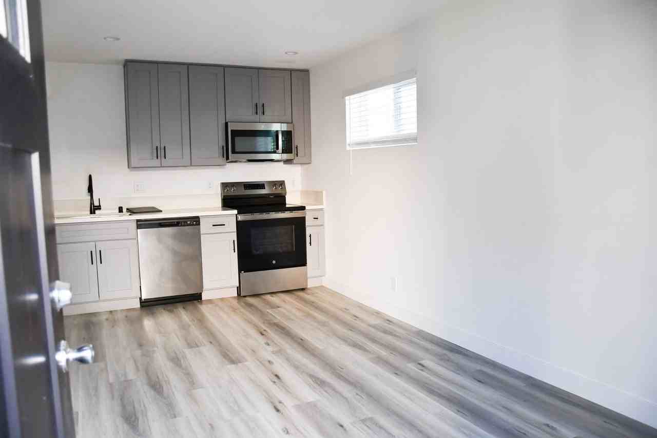 994 Valencia St - Photo 2 of 37